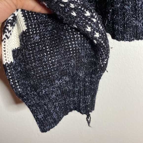 Abstract Sweater - Picture 2 of 3